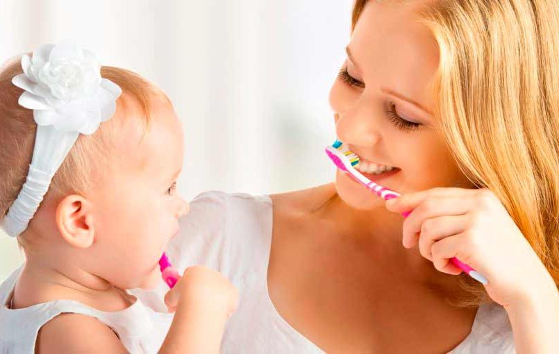 Consejos para lavar los dientes de tu bebé